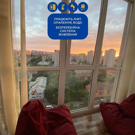 Large 2 Room Apartment With A Beautiful View 2 Min Metro Chernigivska Kiev Buitenkant foto