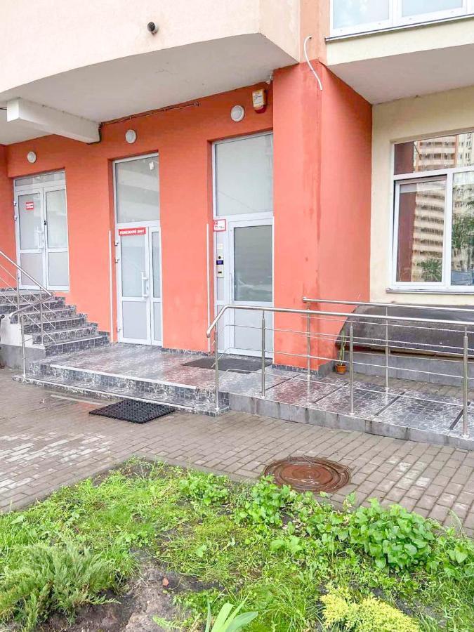 Large 2 Room Apartment With A Beautiful View 2 Min Metro Chernigivska Kiev Buitenkant foto