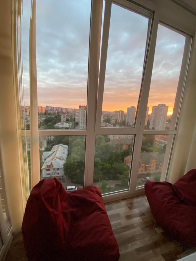 Large 2 Room Apartment With A Beautiful View 2 Min Metro Chernigivska Kiev Buitenkant foto