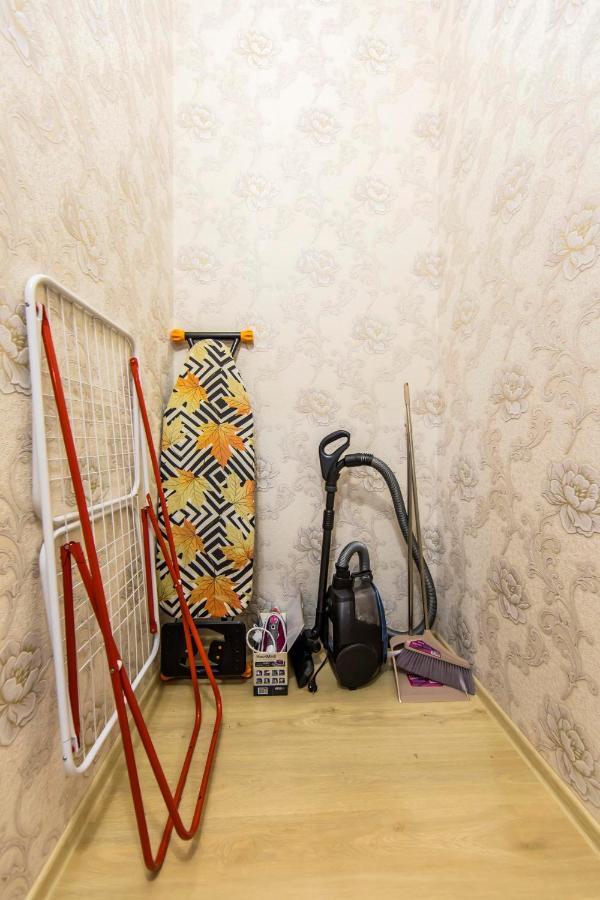 Large 2 Room Apartment With A Beautiful View 2 Min Metro Chernigivska Kiev Buitenkant foto
