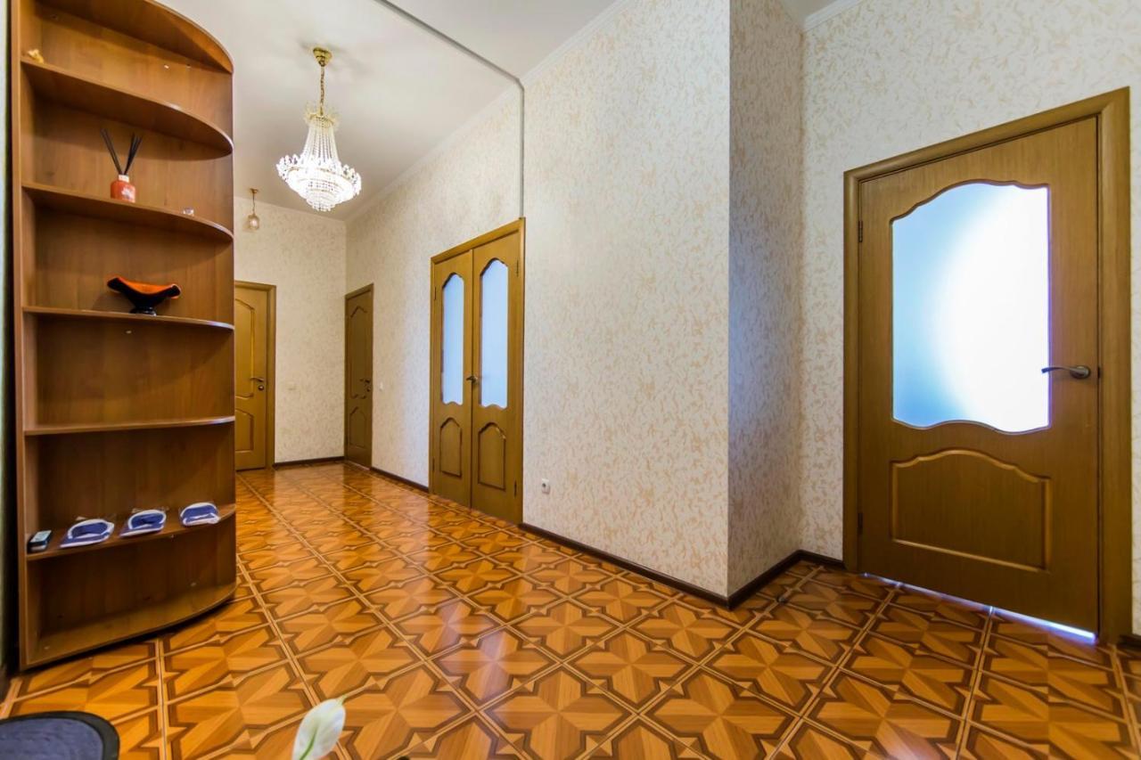 Large 2 Room Apartment With A Beautiful View 2 Min Metro Chernigivska Kiev Buitenkant foto