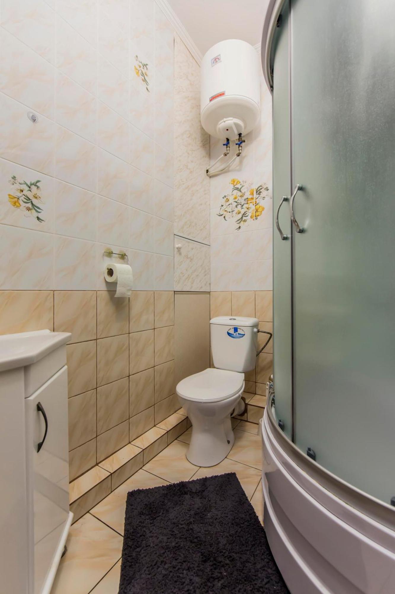 Large 2 Room Apartment With A Beautiful View 2 Min Metro Chernigivska Kiev Buitenkant foto
