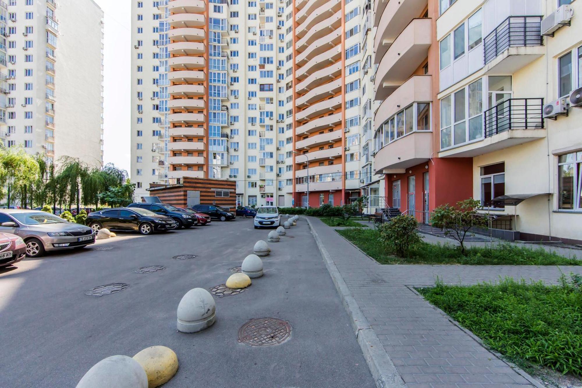 Large 2 Room Apartment With A Beautiful View 2 Min Metro Chernigivska Kiev Buitenkant foto